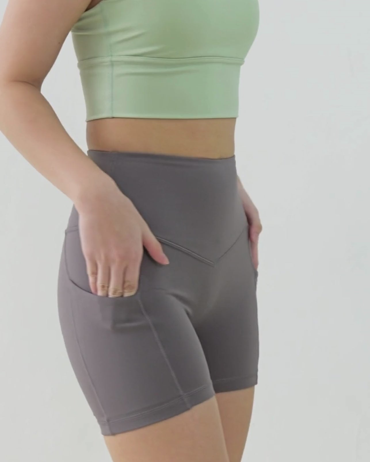 Pocket Shorts 4" in Moon